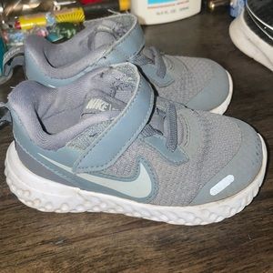 Little boys Nike revolution shoes